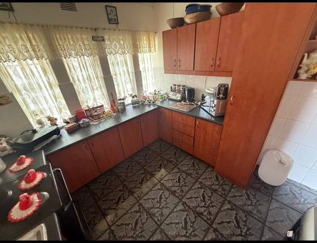 3 BEDROOM HOUSE FOR SALE IN VANDERBIJLPARK CW 4
